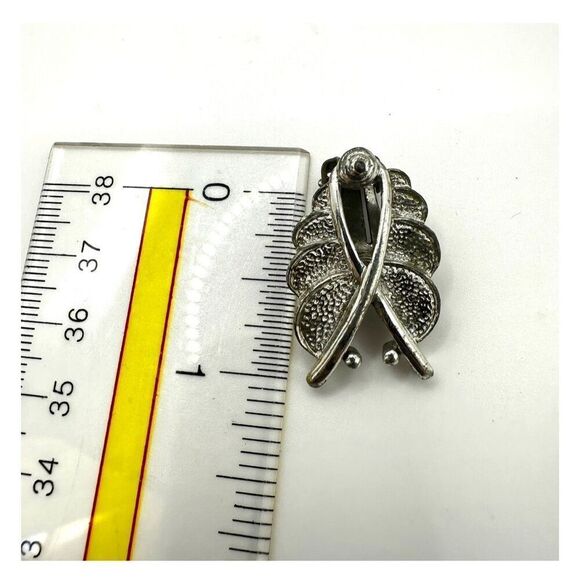 Sarah Coventry vintage silver tone clip on earrings - Picture 7 of 9